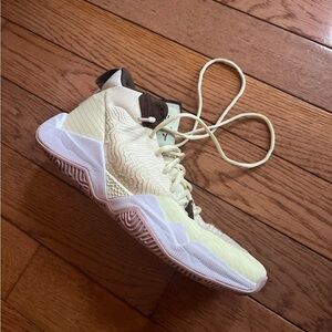 Mens  new balance basketball sneakers